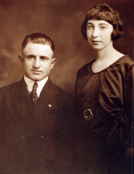 File:Caleb and Della Smith Portrait.jpg