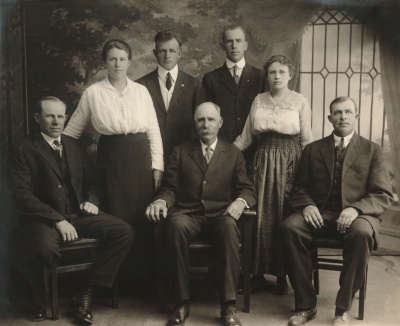 Oliver Belnap with children.jpg